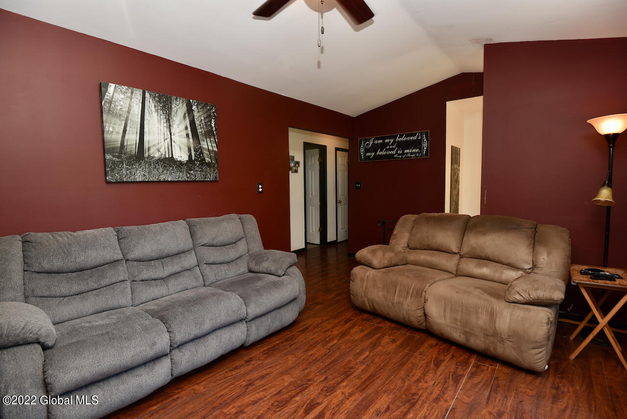 159 Gifford Road Schenectady, NY 12304 - Photo 8 of 38 11