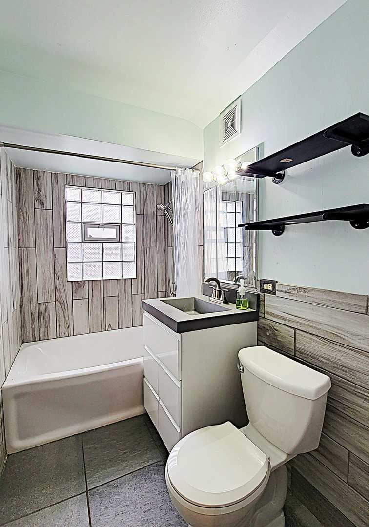 Undisclosed Address Dolton, IL 60419 - Photo 6 of 9 a bathroom with a toilet a sink and bathtub