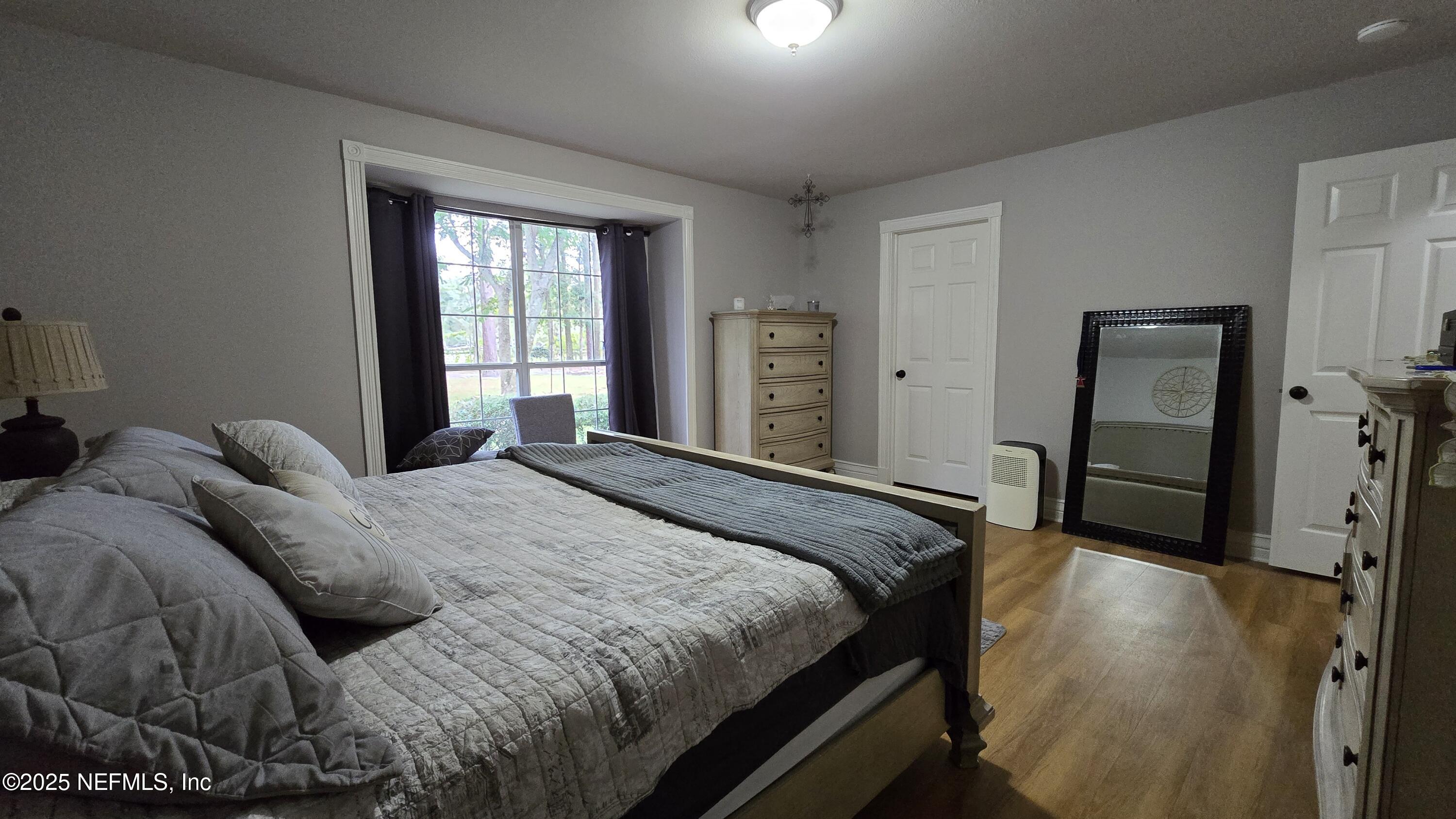 12984 92nd Street Live Oak, FL 32060 - Photo 14 of 32 a bedroom with a bed and a dresser