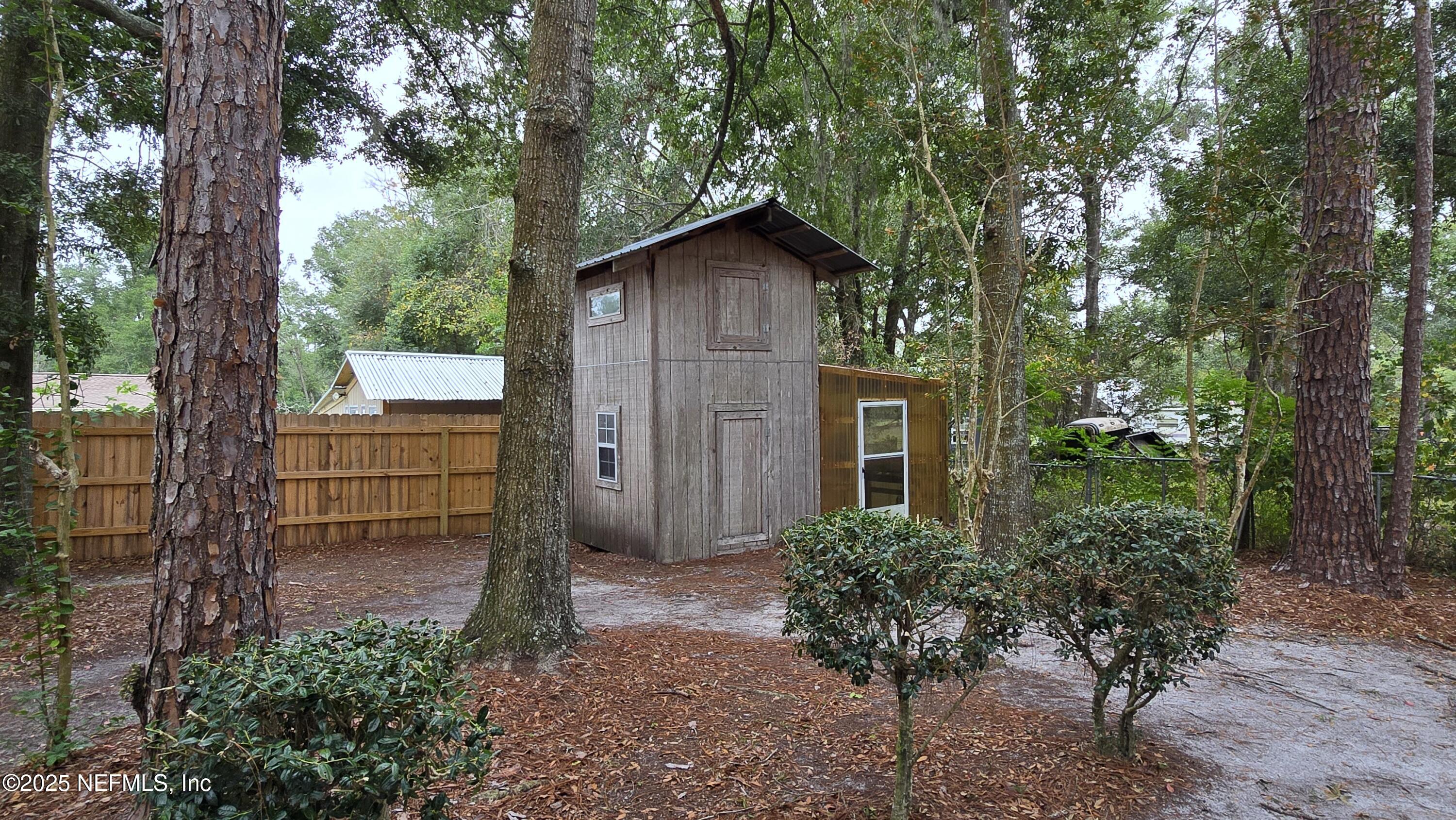 12984 92nd Street Live Oak, FL 32060 - Photo 31 of 32 a house with a tree in front of it