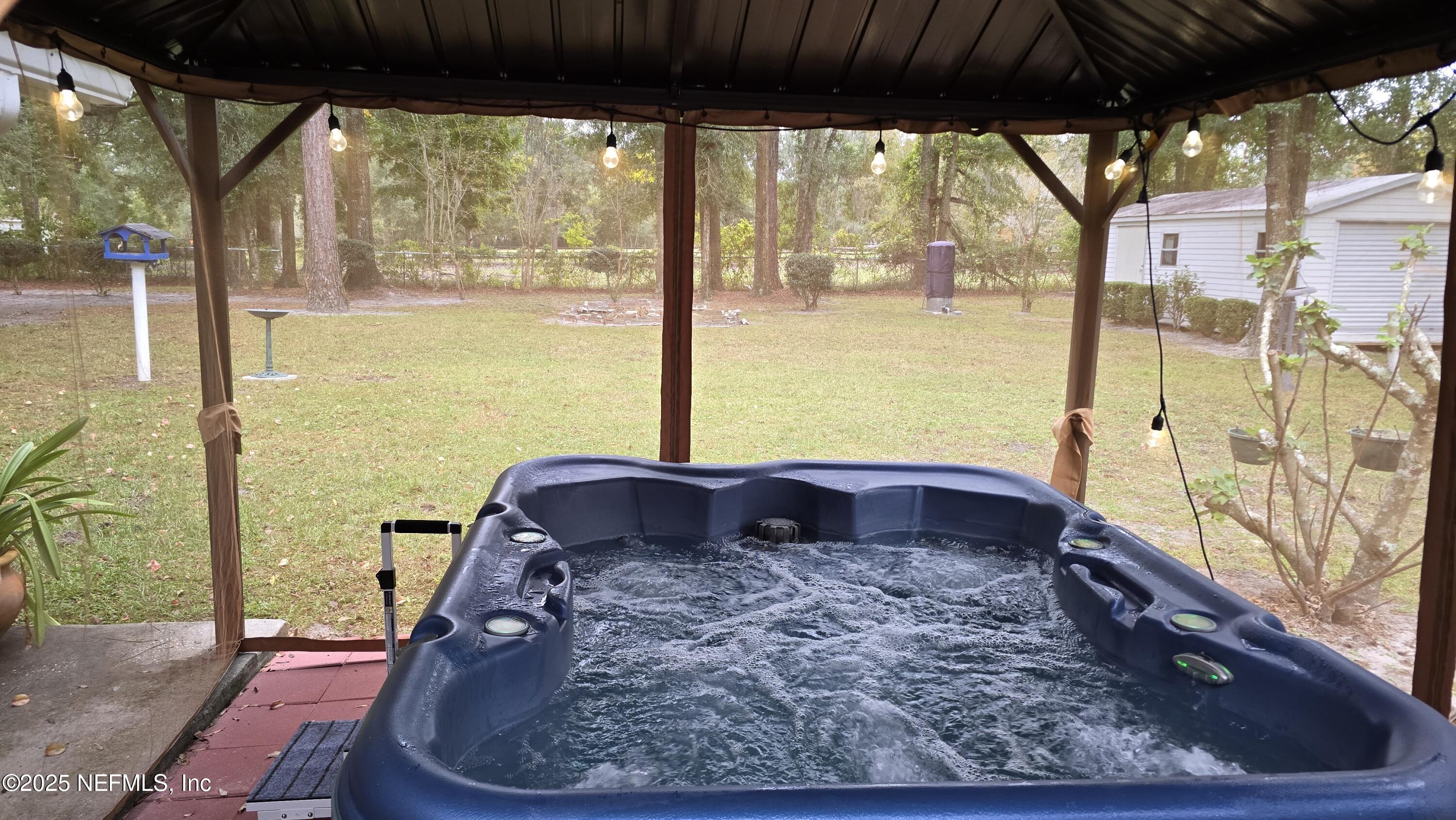 12984 92nd Street Live Oak, FL 32060 - Photo 32 of 32 a large window in a backyard