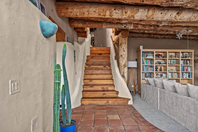 a view of entryway with a front door