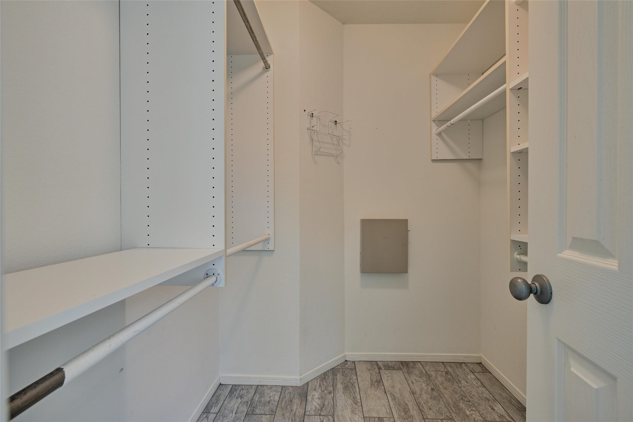 59 West Gaslight Place Spring, TX 77382 - Photo 41 of 47 Primary walk-in closet.