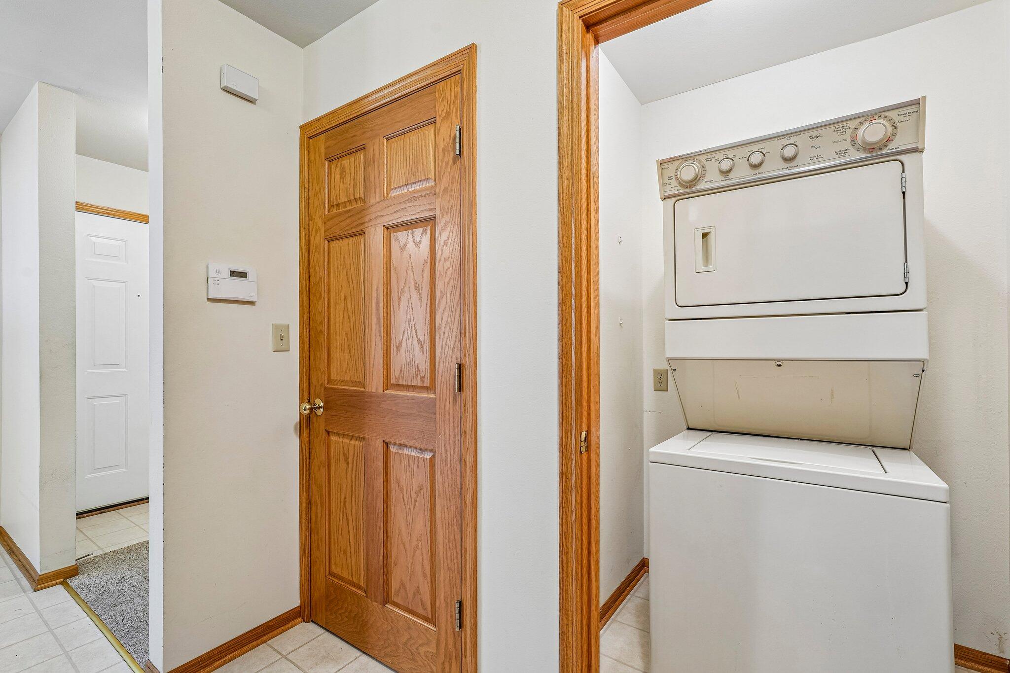 7017 West Hummingbird Court Milwaukee, WI 53223 - Photo 22 of 38 Laundry