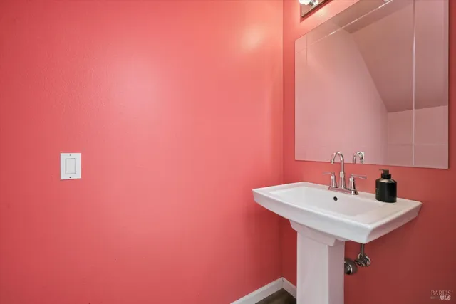 $950,000 | 17 Young Court, Napa, CA 94558