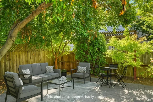 $950,000 | 17 Young Court, Napa, CA 94558