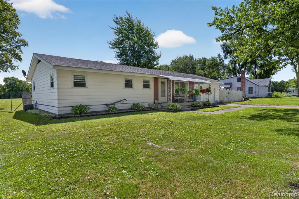 5233 Torrey Road Flint, MI 48507 - Photo 5 of 45
