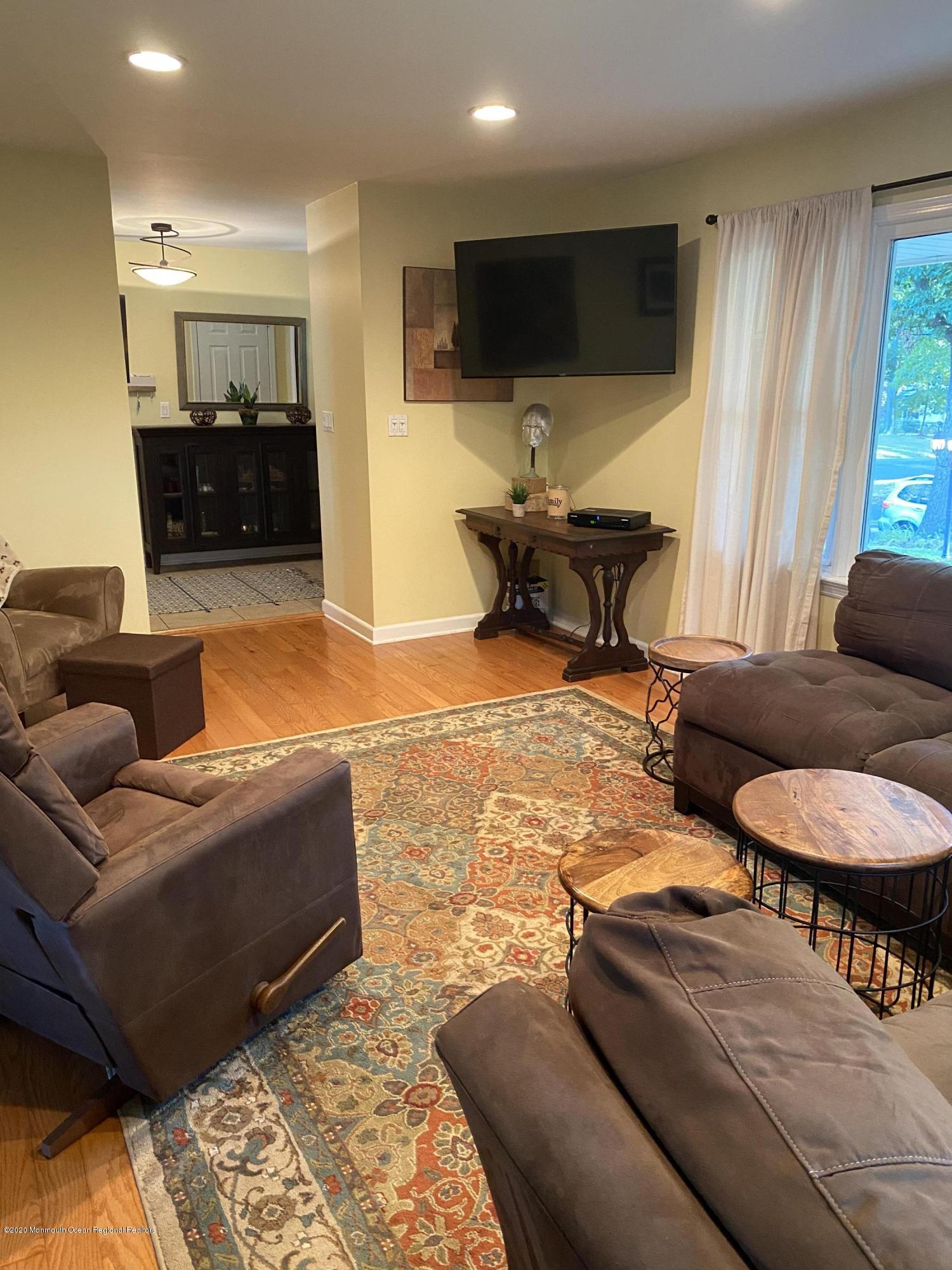 206 Pinecrest Road Oakhurst, NJ 07755 - Photo 9 of 54 IMG_1112-preview