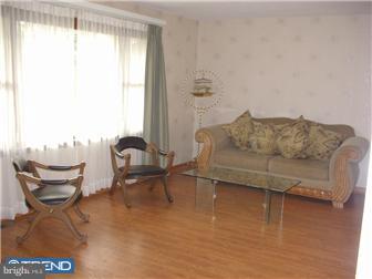 402 Carpenter Street Glassboro, NJ 08028 - Photo 2 of 12 Living Room