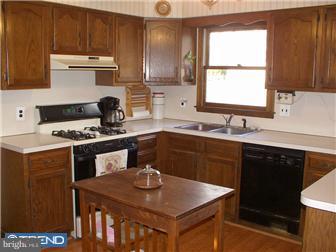 402 Carpenter Street Glassboro, NJ 08028 - Photo 4 of 12 Kitchen