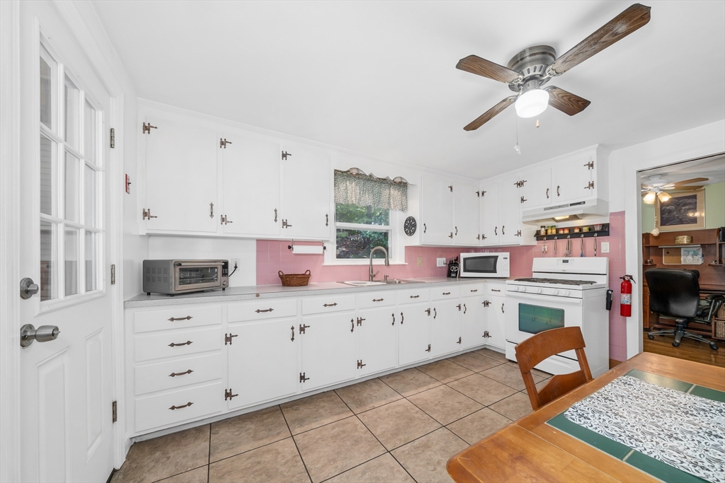 204 Hill Road Groton, MA 01450 - Photo 6 of 22