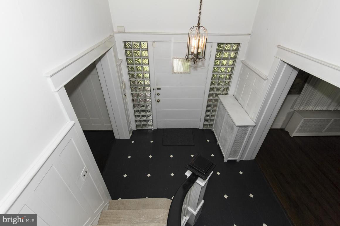 5701 Oakshire Road Baltimore, MD 21209 - Photo 14 of 27 Foyer