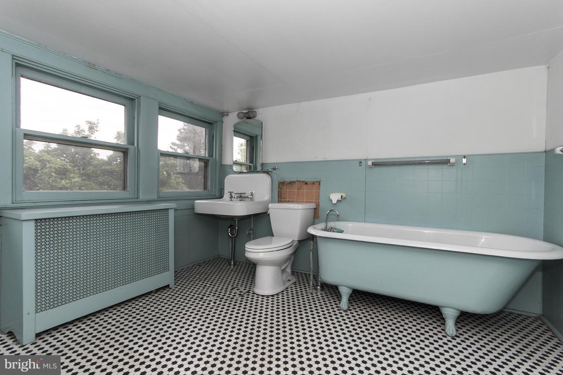 5701 Oakshire Road Baltimore, MD 21209 - Photo 22 of 27 Bath 3