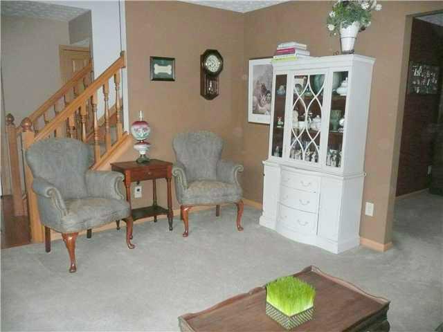 8471 Rodebaugh Road Reynoldsburg, OH 43068 - Photo 3 of 18 Gallery Image 3