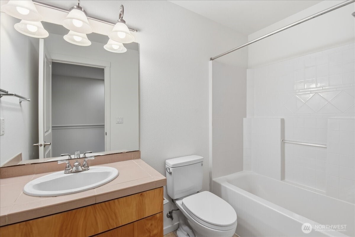 63 Cougar Ridge Road Northwest, Unit 2102 Issaquah, WA 98027 - Photo 22 of 30