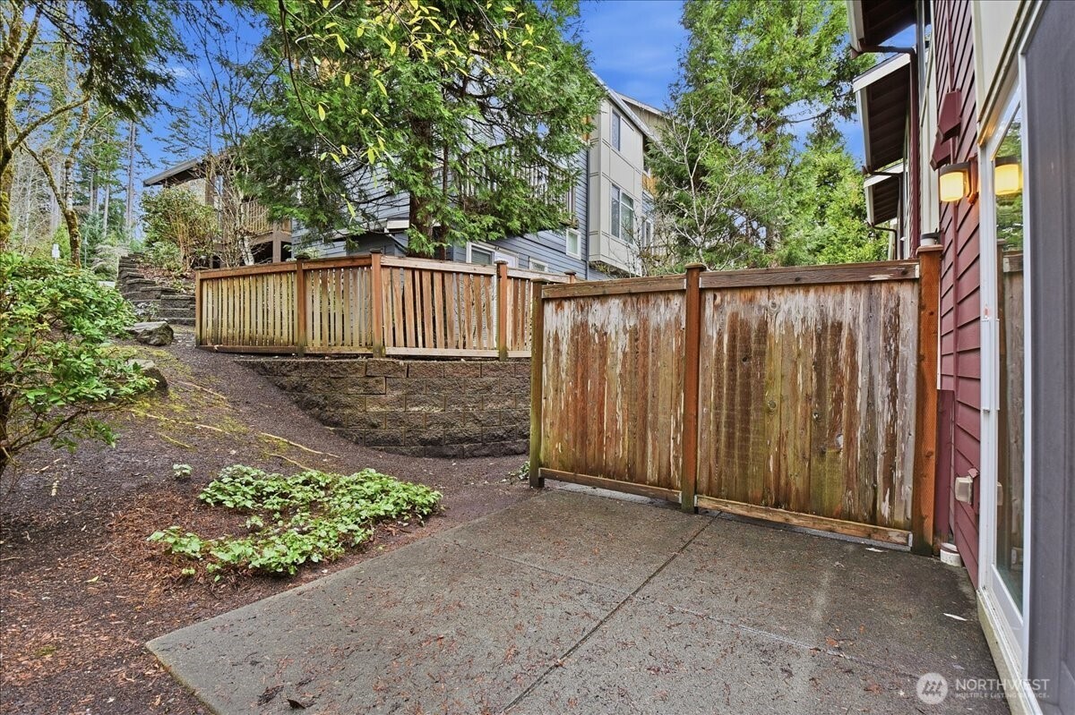 63 Cougar Ridge Road Northwest, Unit 2102 Issaquah, WA 98027 - Photo 24 of 30