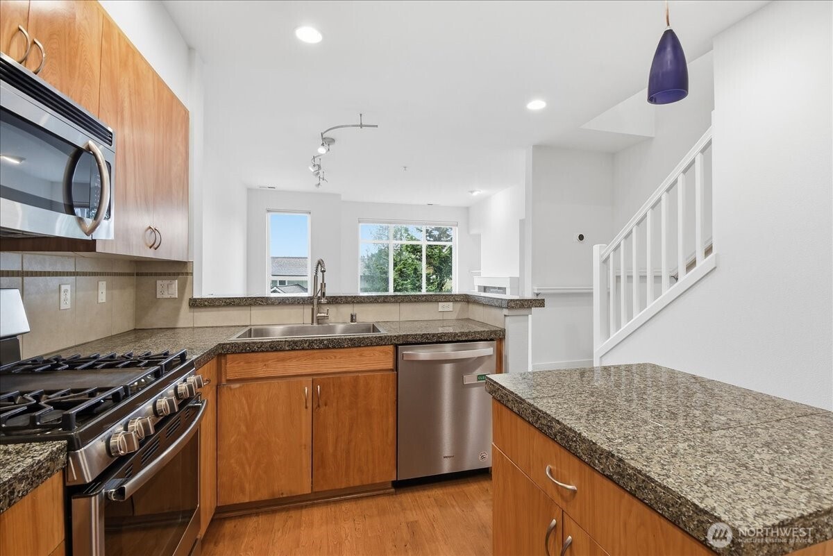 63 Cougar Ridge Road Northwest, Unit 2102 Issaquah, WA 98027 - Photo 7 of 30