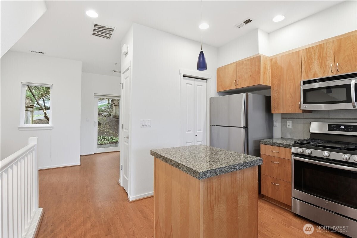 63 Cougar Ridge Road Northwest, Unit 2102 Issaquah, WA 98027 - Photo 9 of 30