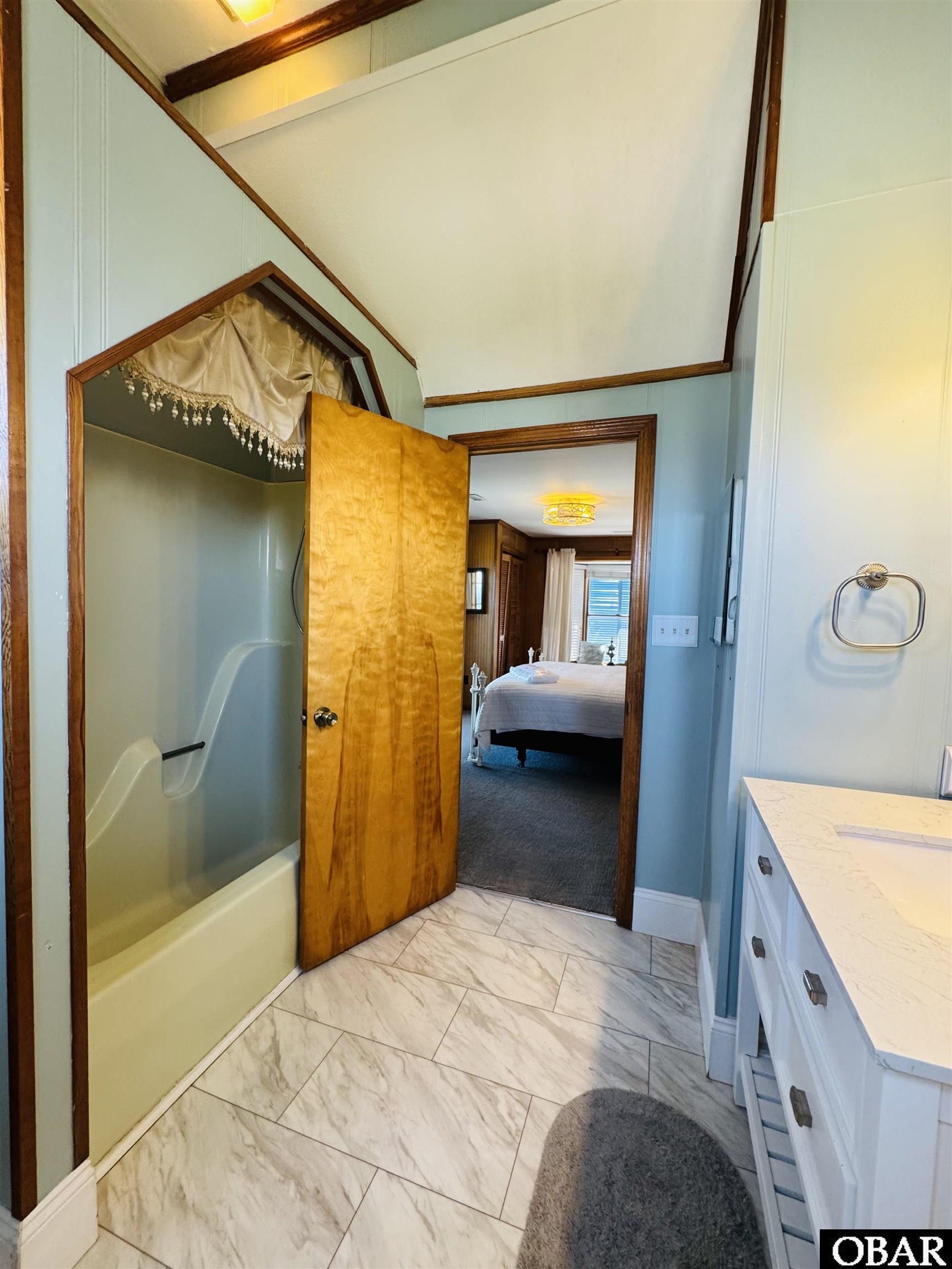 23289 Beacon Road East Rodanthe, NC 27968 - Photo 33 of 61 En-Suite bath
