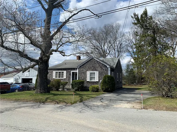 $440,000 | 4 Harris Avenue, Warren, RI 02885