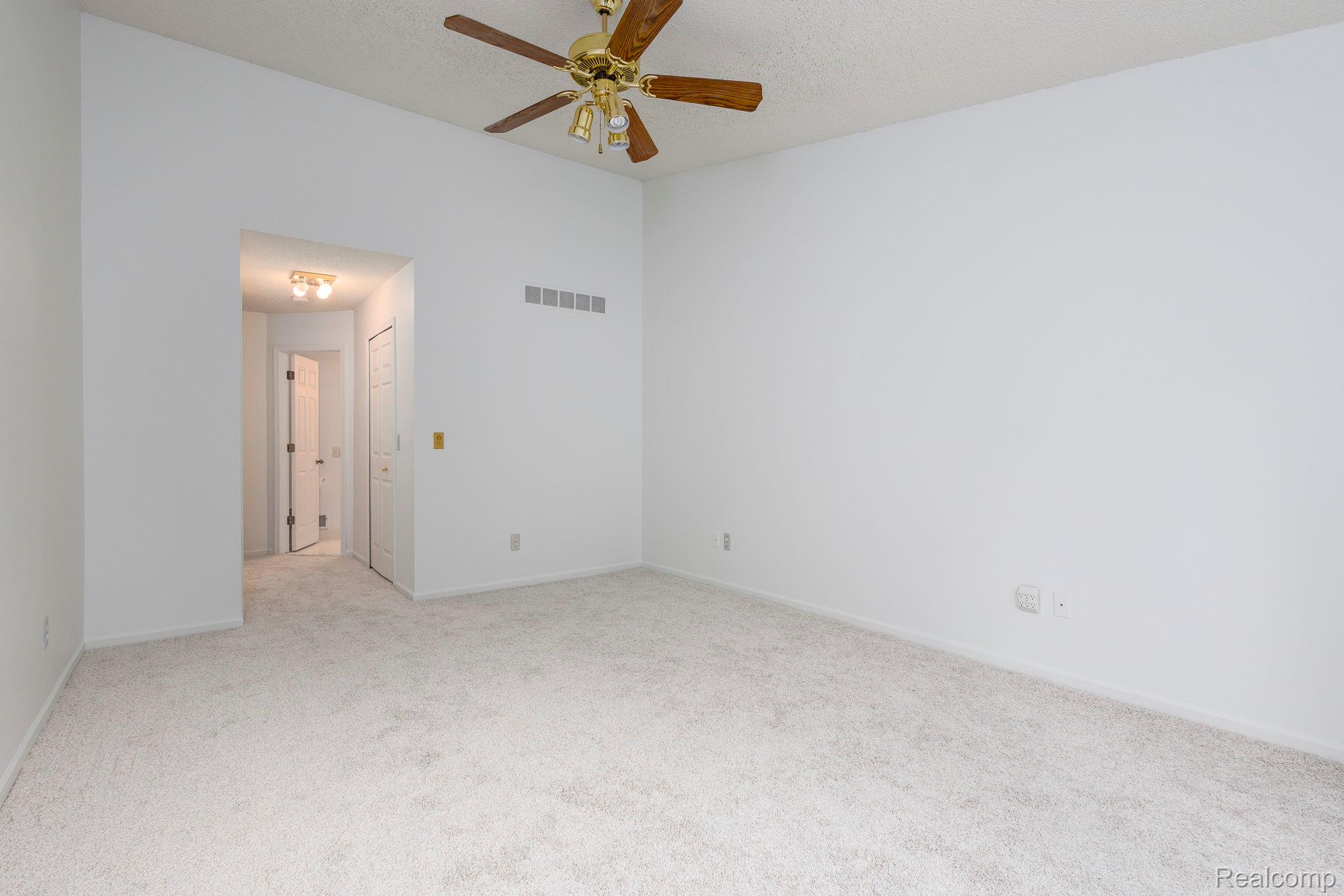 22010 River Ridge Trail Farmington, MI 48335 - Photo 18 of 35 Primary suite
