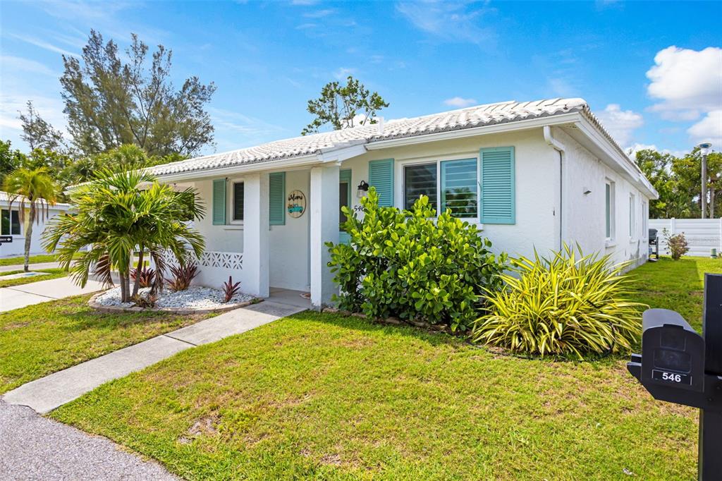 546 Spanish Drive South Longboat Key, FL 34228 - Photo 4 of 57