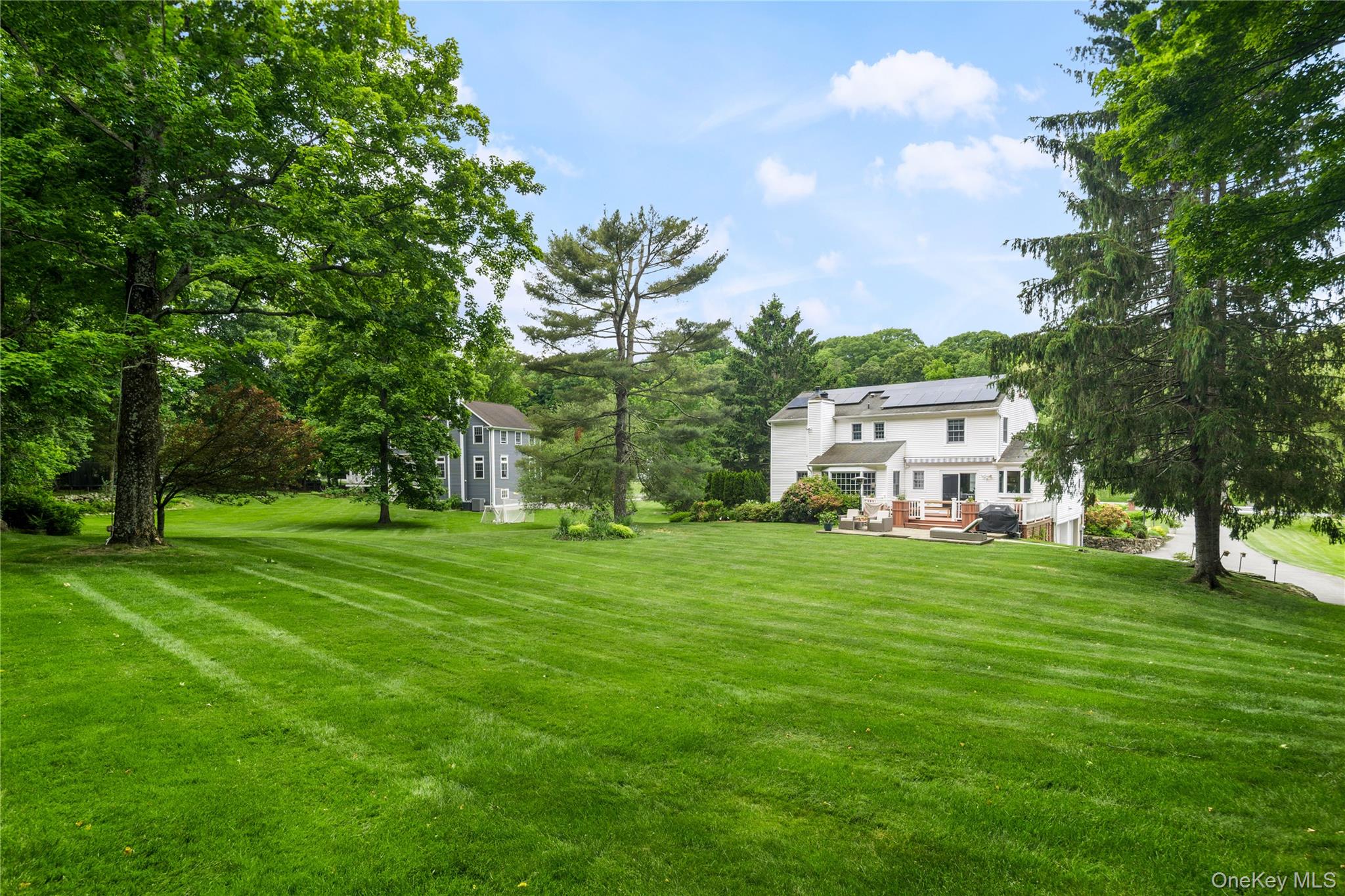 16 Fox Den Road Mount Kisco, NY 10549 - Photo 4 of 44 Flat property with lush lawns