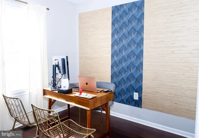 a close up view of a washer and dryer