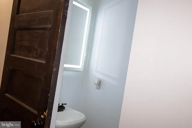 a bathroom with a toilet