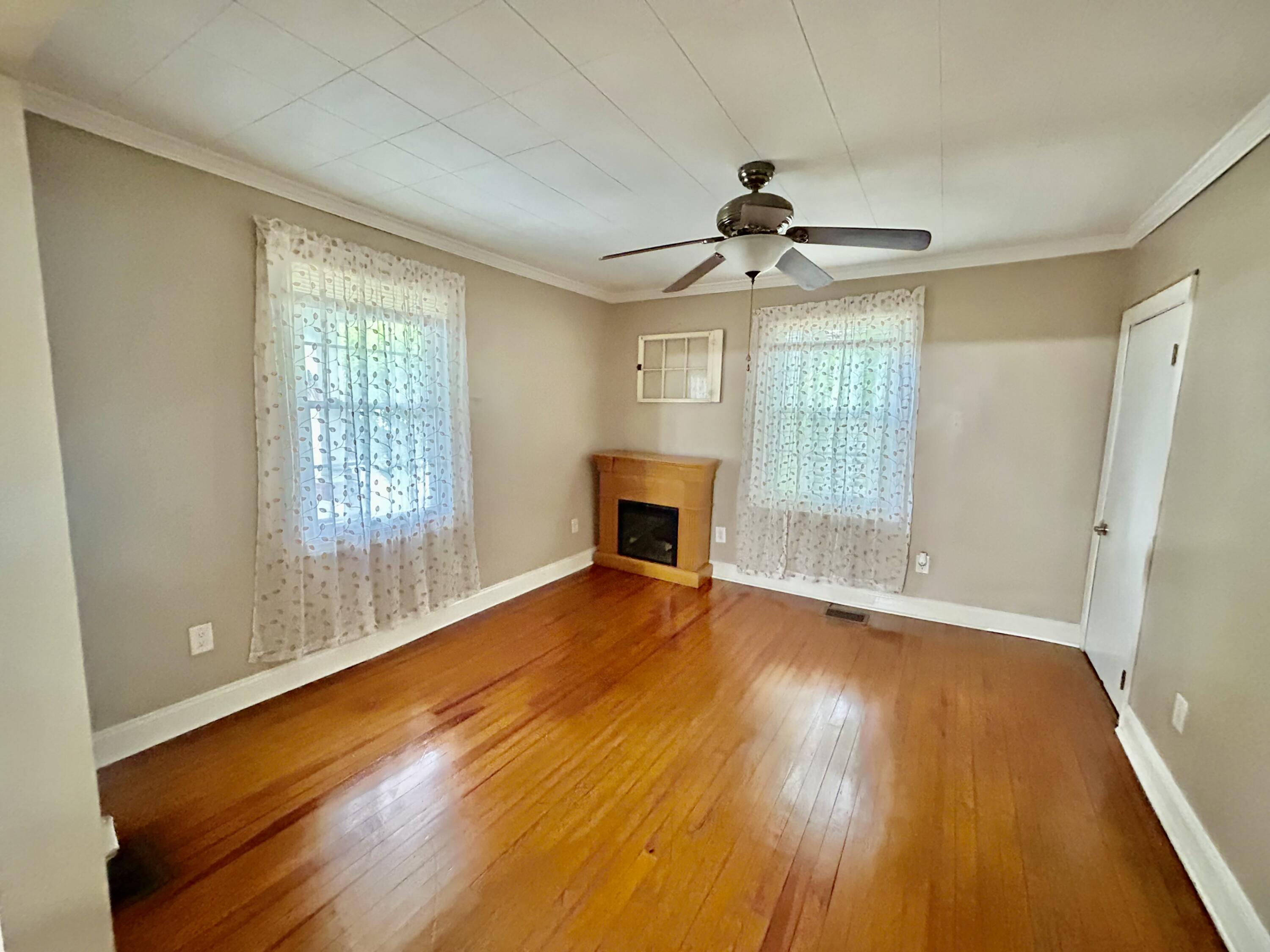 40 River Road Buchanan, VA 24066 - Photo 4 of 12 Formal dining room