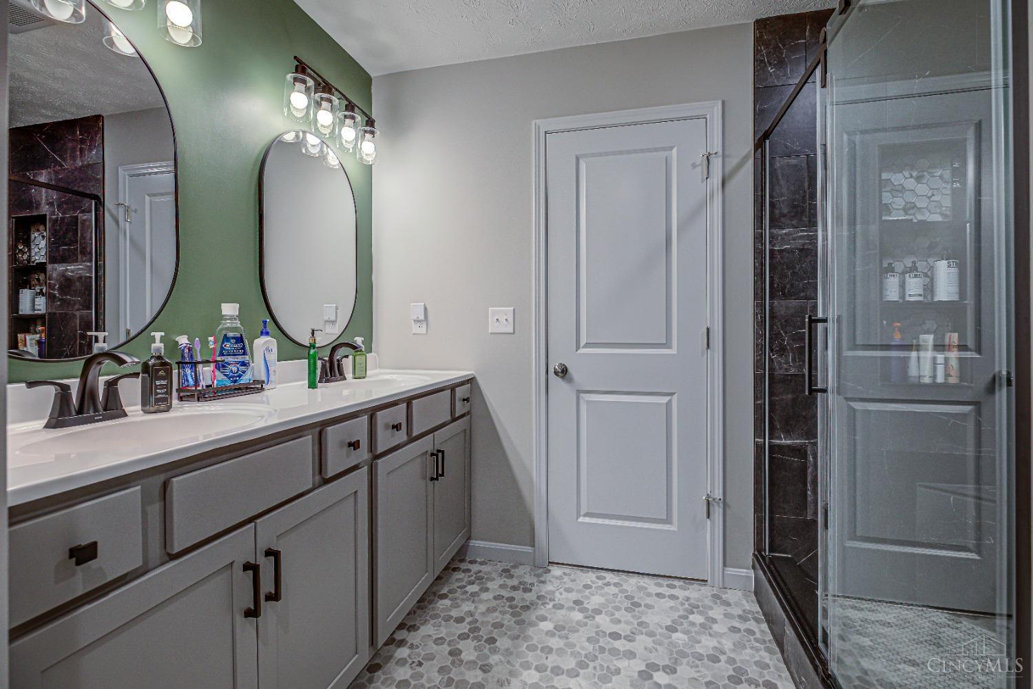 7339 Hunters Ridge Lane Cincinnati, OH 45247 - Photo 34 of 44 Gallery Image 34