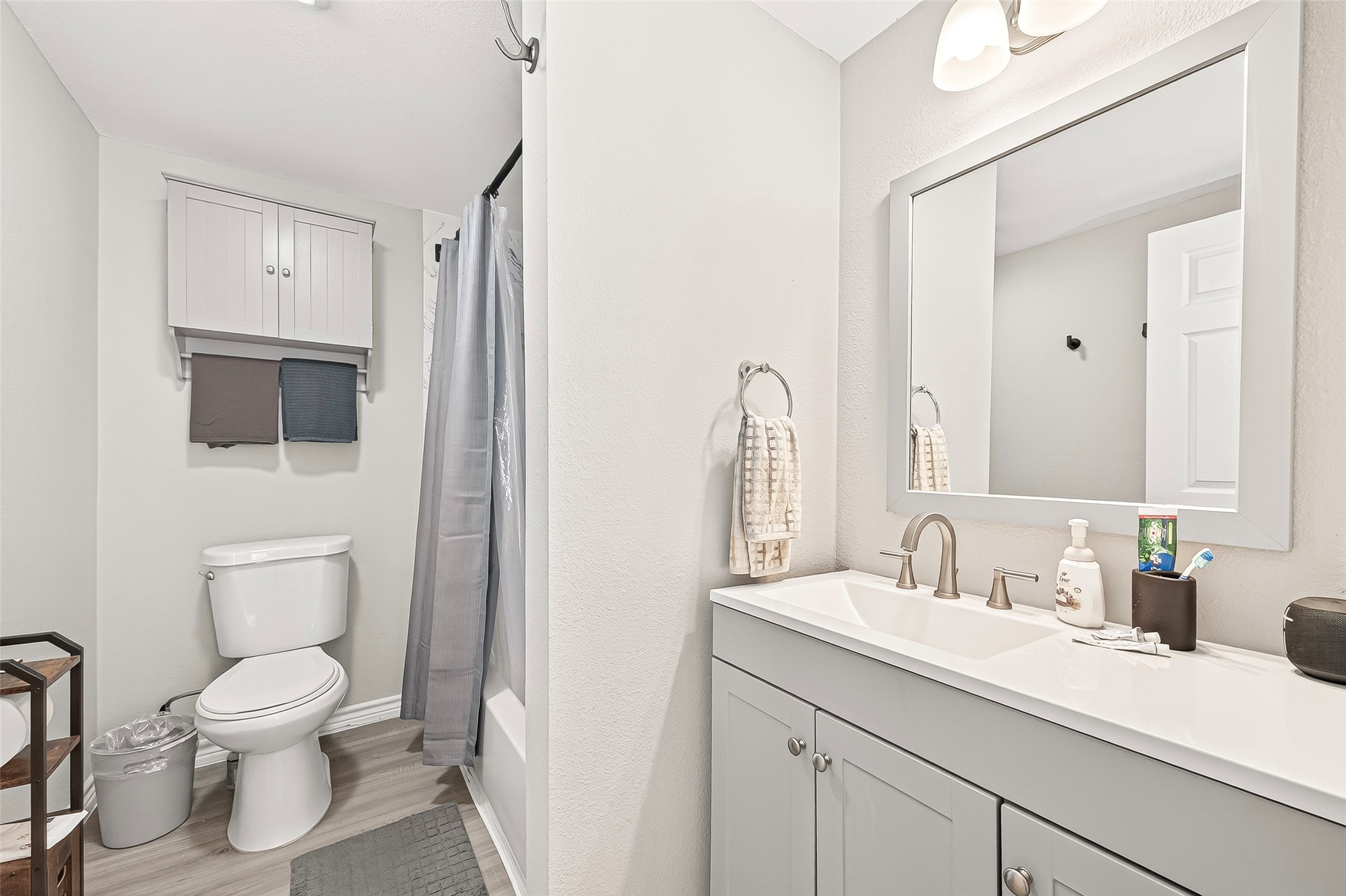 1401 5th Street Rosenberg, TX 77471 - Photo 10 of 50 Unit 1405:Bathroom features a shower/tub
combo