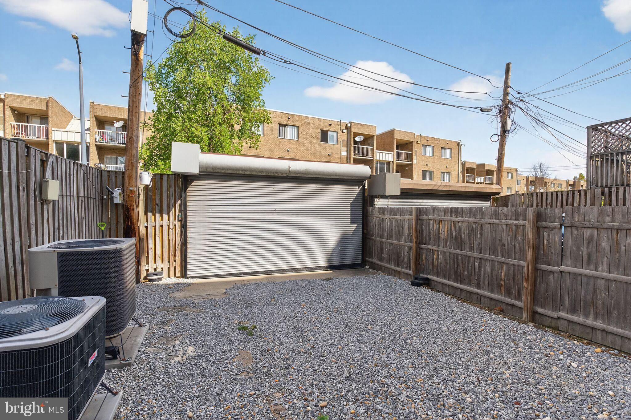 1337 Harvard Street Northwest, Unit 1 Washington, DC 20009 - Photo 2 of 20 a view of a backyard