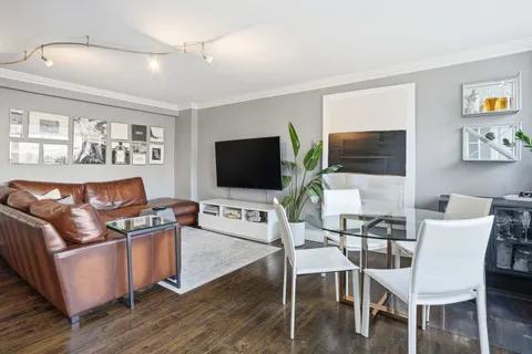 $325,000 | 1455 North Sandburg Terrace, Unit 504, Chicago, IL 60610