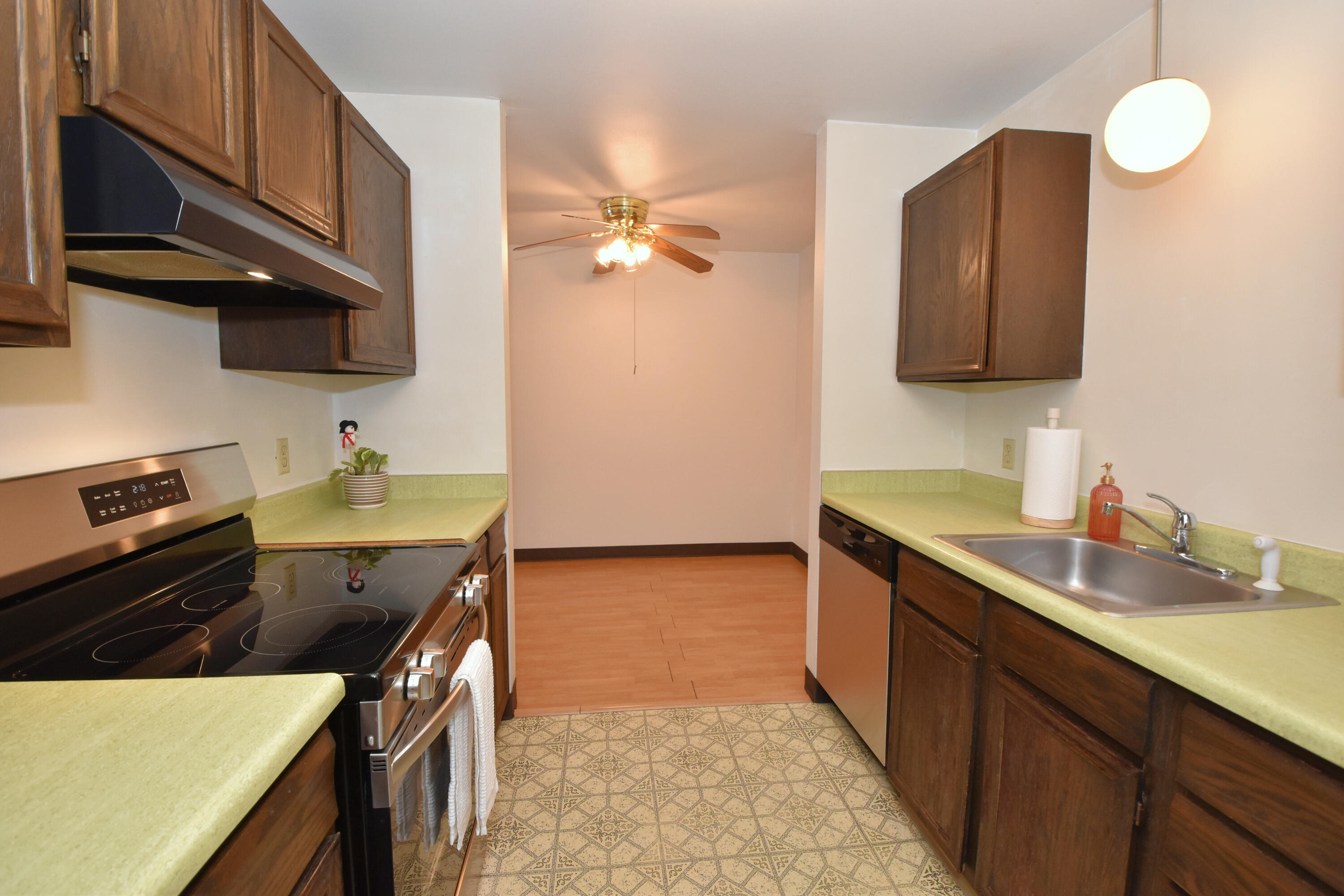 5253 North Lovers Lane Road, Unit 219 Milwaukee, WI 53225 - Photo 11 of 39 Kitchen