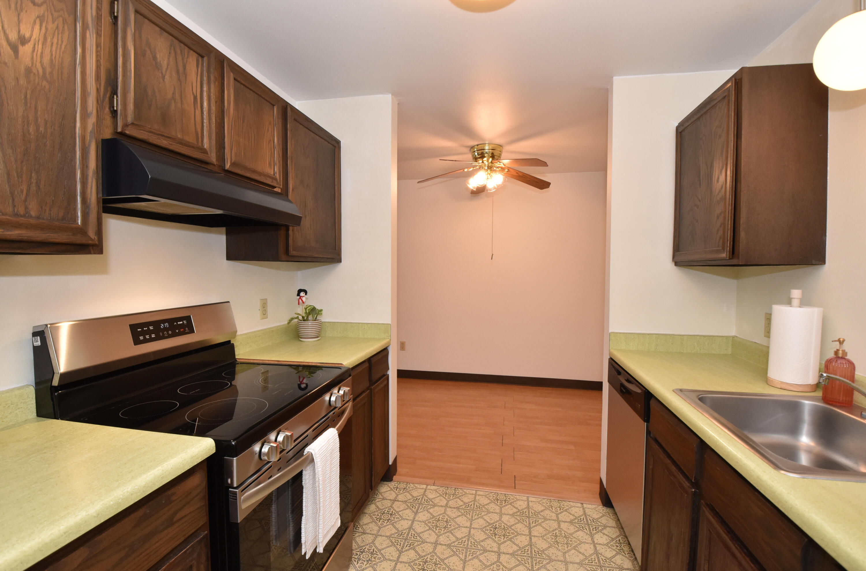5253 North Lovers Lane Road, Unit 219 Milwaukee, WI 53225 - Photo 12 of 39 Kitchen