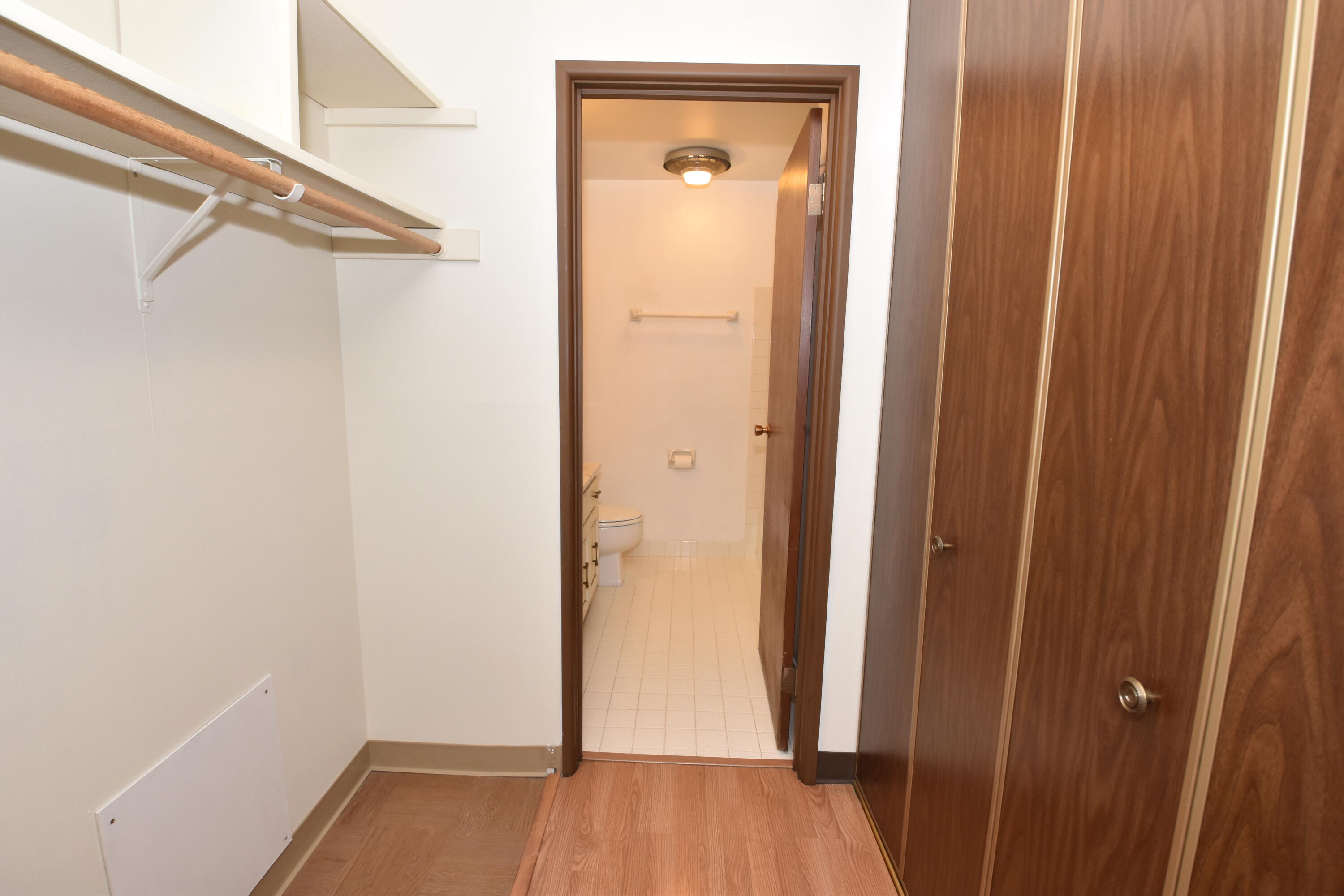 5253 North Lovers Lane Road, Unit 219 Milwaukee, WI 53225 - Photo 17 of 39 En-suite