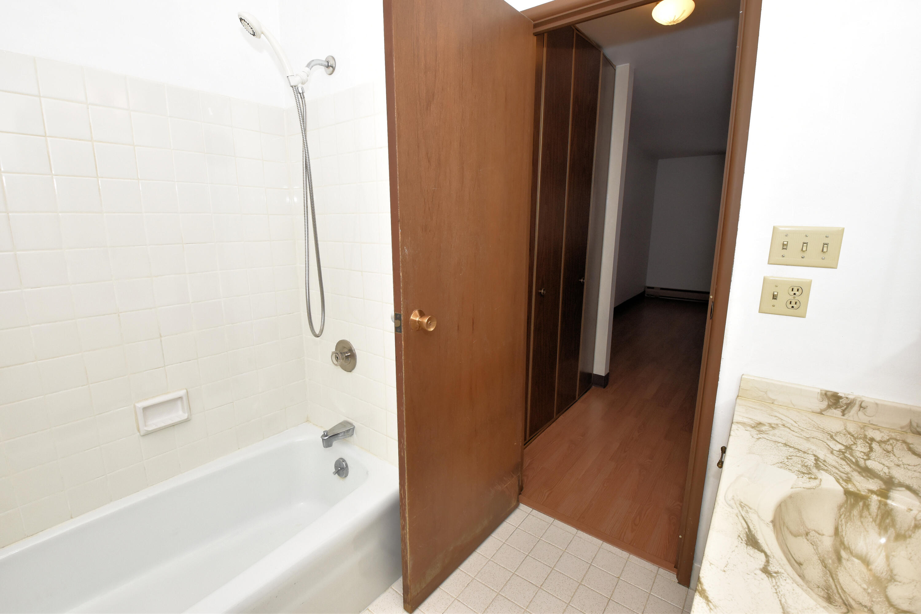 5253 North Lovers Lane Road, Unit 219 Milwaukee, WI 53225 - Photo 19 of 39 En-suite