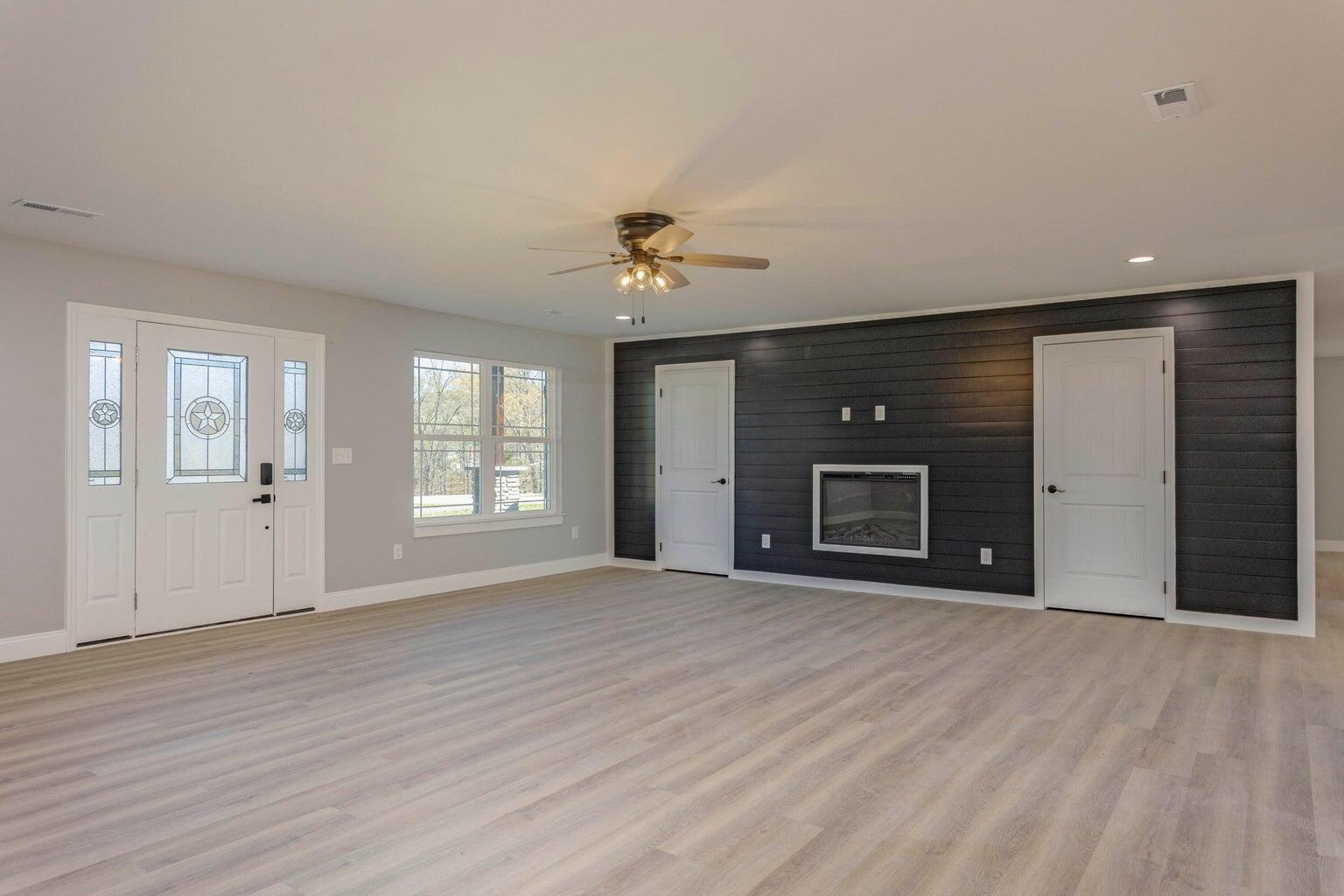 388 Edgewater Street Dayton, TN 37321 - Photo 12 of 61 Living room
