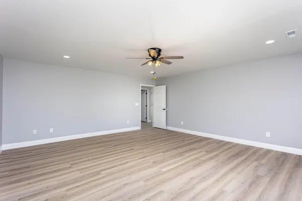 $684,000 | 388 Edgewater Street, Dayton, TN 37321