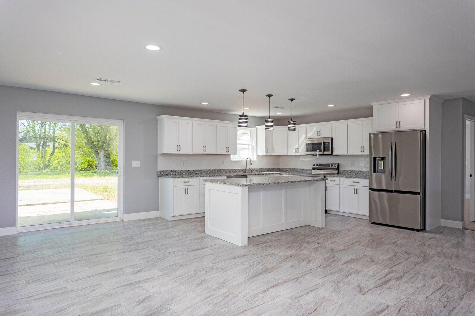 388 Edgewater Street Dayton, TN 37321 - Photo 2 of 61 Kitchen
