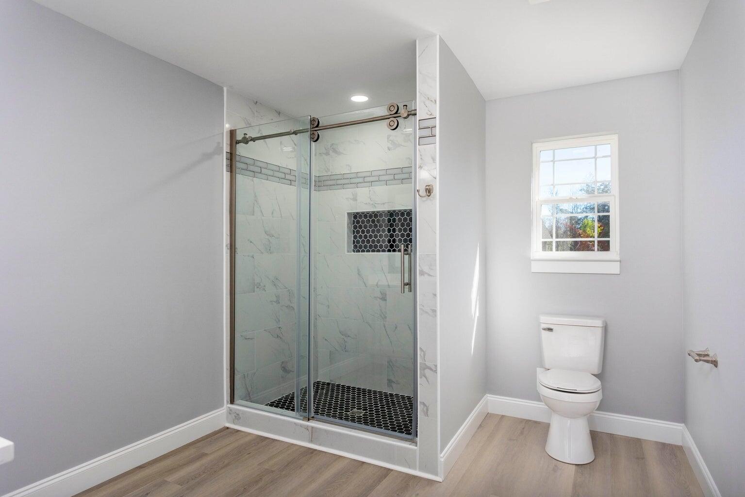 388 Edgewater Street Dayton, TN 37321 - Photo 21 of 61 Primary Bath