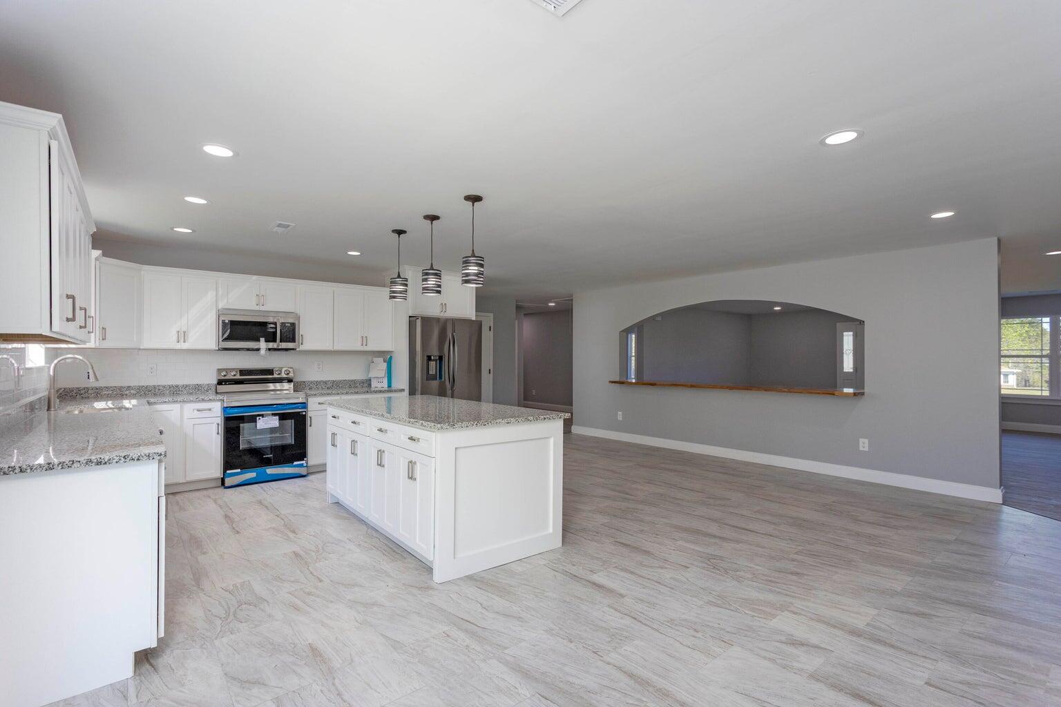 388 Edgewater Street Dayton, TN 37321 - Photo 5 of 61 Kitchen