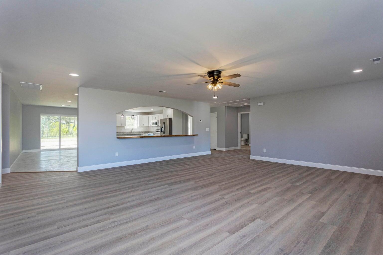 388 Edgewater Street Dayton, TN 37321 - Photo 10 of 61 Living room