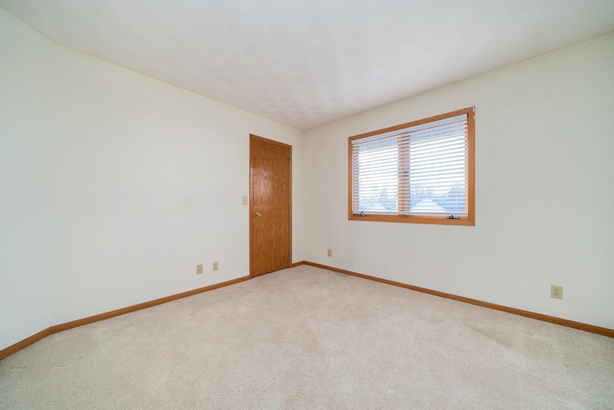 1196 South Trainer Road Rockford, IL 61108 - Photo 19 of 33 an empty room with a window