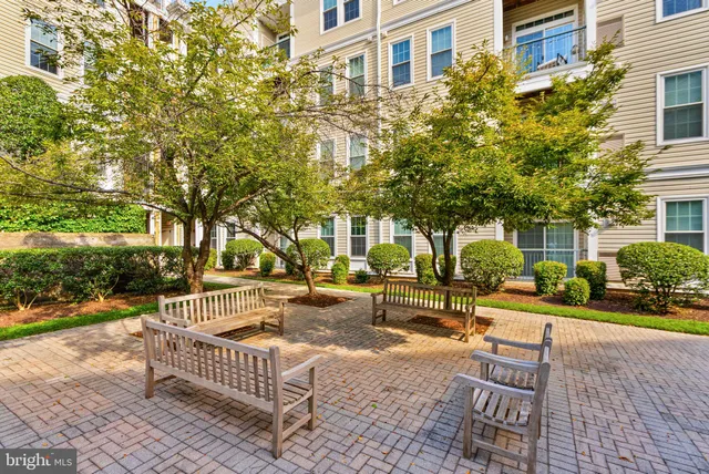$335,000 | 2465 Army Navy Drive, Unit 204, Arlington, VA 22206