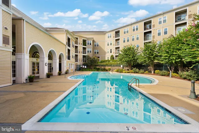 $335,000 | 2465 Army Navy Drive, Unit 204, Arlington, VA 22206
