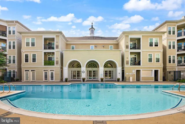 $335,000 | 2465 Army Navy Drive, Unit 204, Arlington, VA 22206