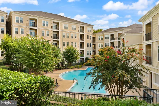 $335,000 | 2465 Army Navy Drive, Unit 204, Arlington, VA 22206
