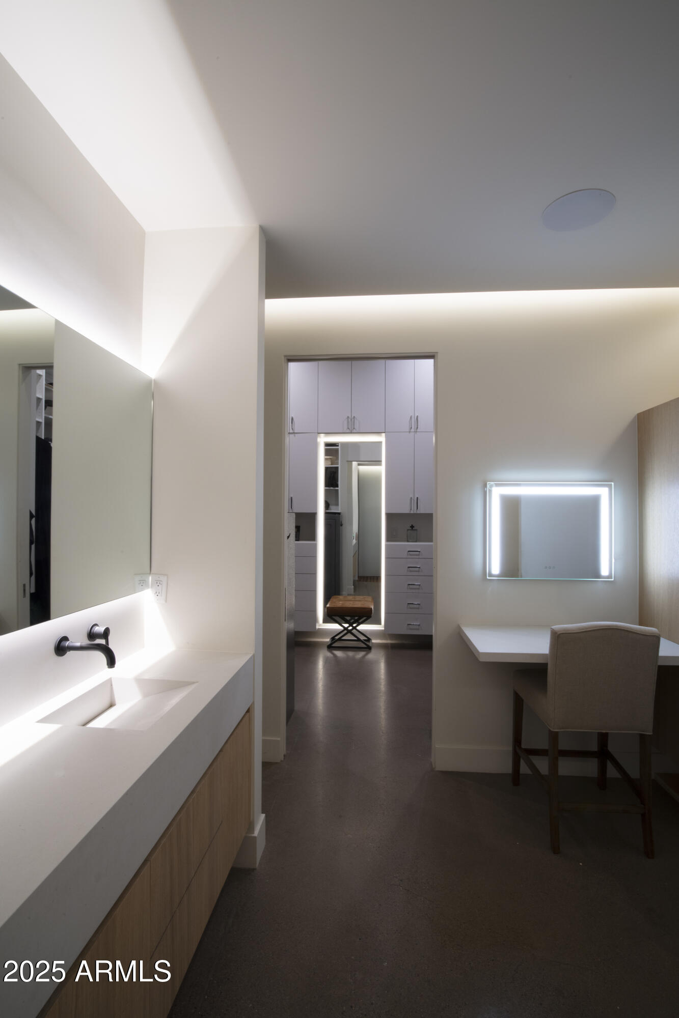 10310 North 37th Street Phoenix, AZ 85028 - Photo 26 of 51 a en suite bathroom with a sink mirror and toilet